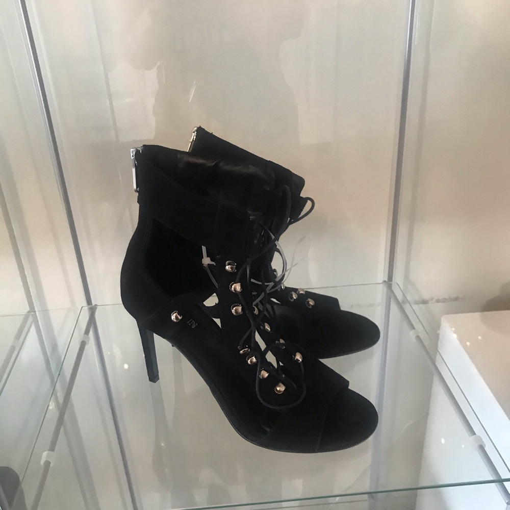Balmain - Picture 2 of 3